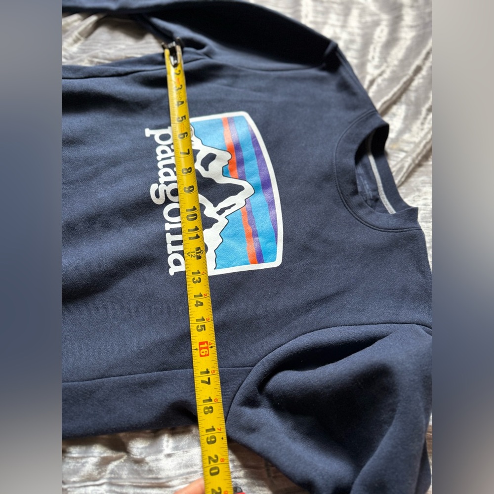 XS Patagonia Blue Crewneck Sweater with Iconic Logo - Picture 11 of 12